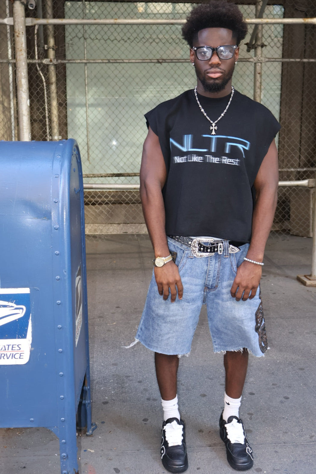 "PLAY NO GAMES" TANK
