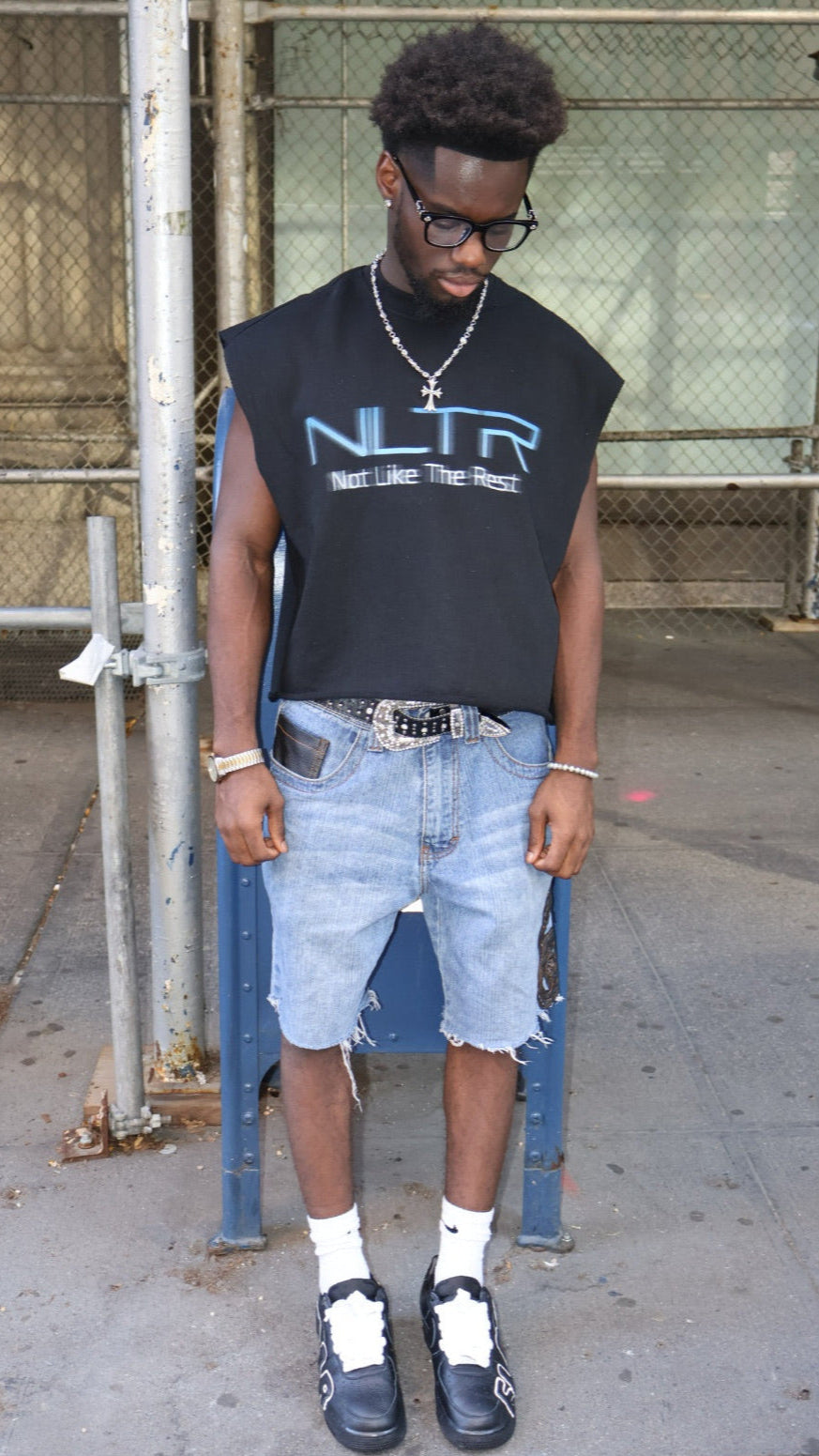 "PLAY NO GAMES" TANK